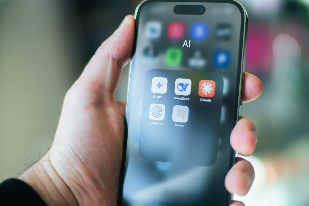 Dépôt de plusieurs plaintes concernant l’exercice du droit d’opposition sur plusieurs chatbots d'IA, dont Grok, Meta AI et Perplexity. 